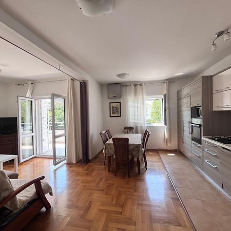 Apartment Belani, Own Parking Tivat Exterior photo