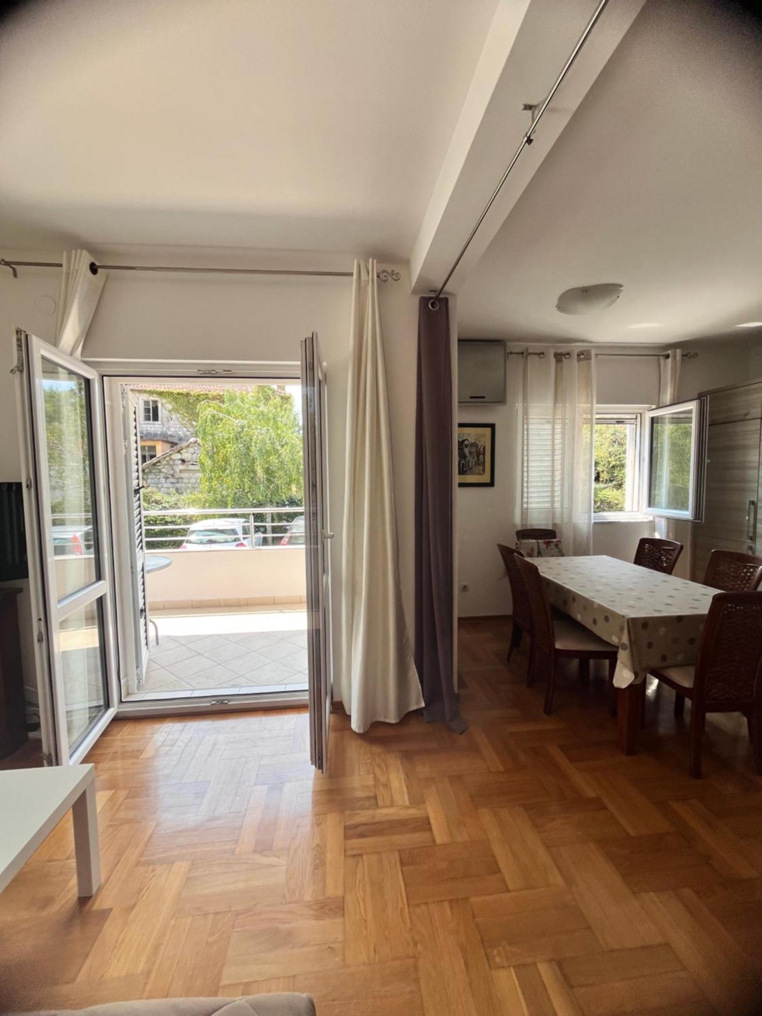 Apartment Belani, Own Parking Tivat Exterior photo