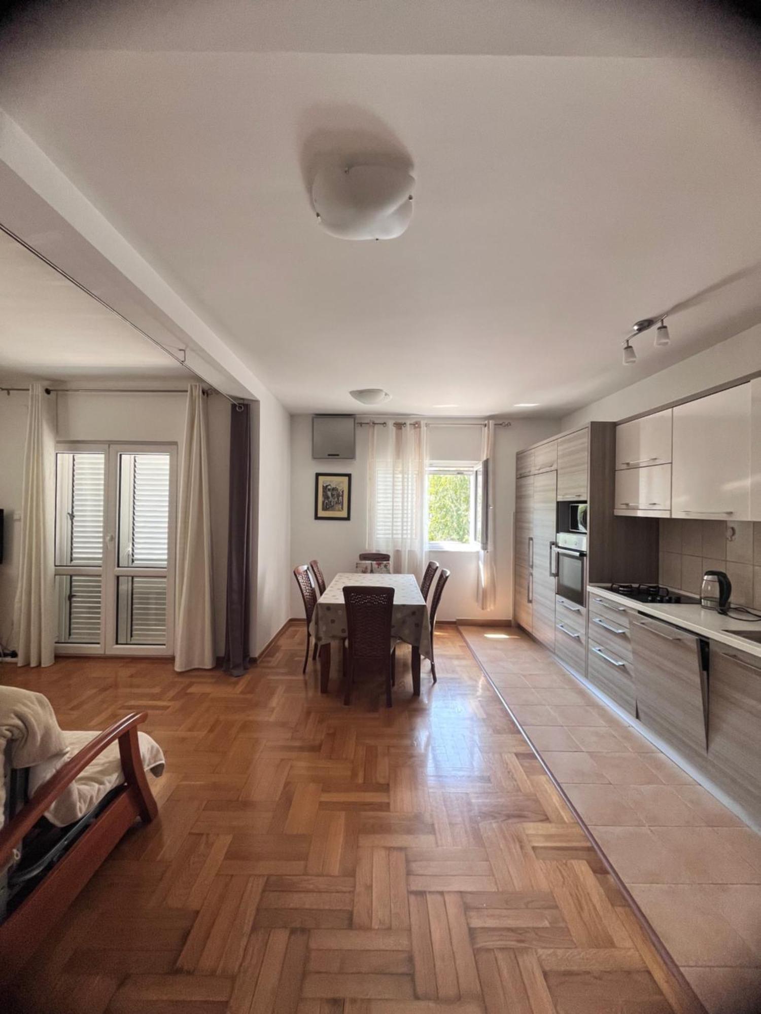 Apartment Belani, Own Parking Tivat Exterior photo