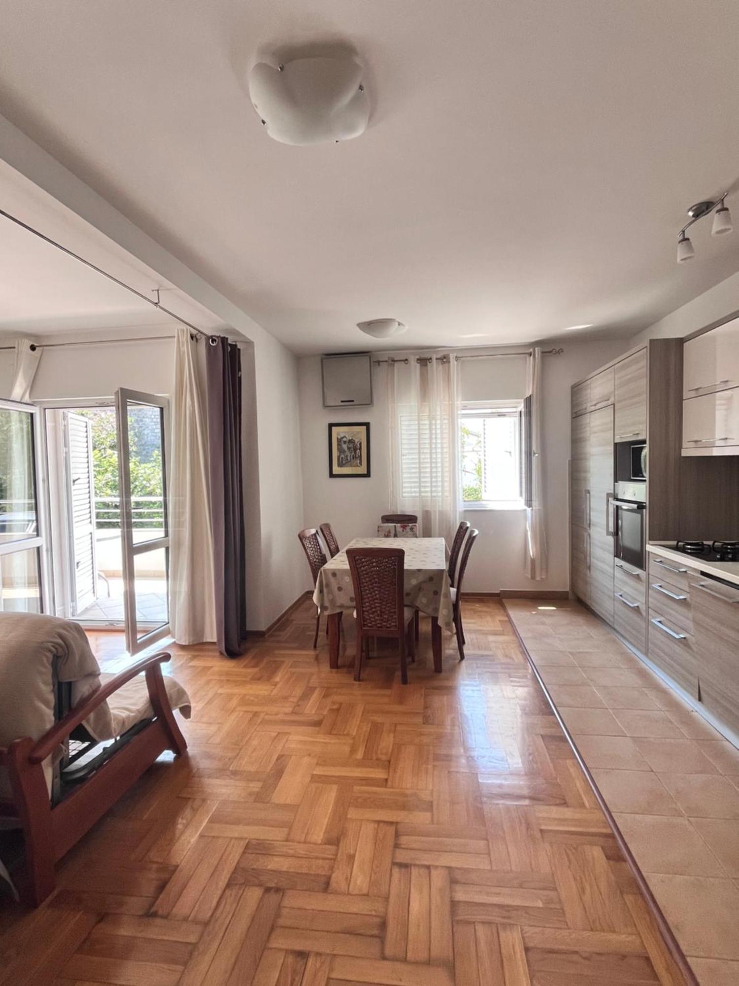 Apartment Belani, Own Parking Tivat Exterior photo