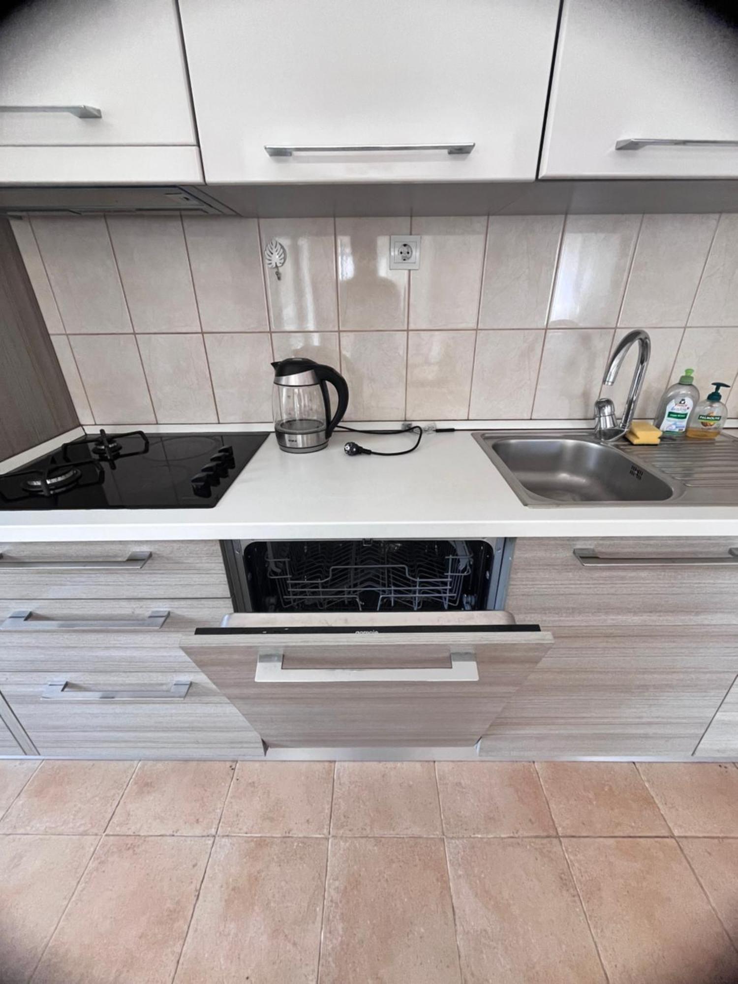 Apartment Belani, Own Parking Tivat Exterior photo